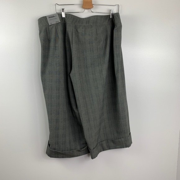 Modern Fit, Plaid Cuff Capri women's short. size 20 stretch - Picture 3 of 8